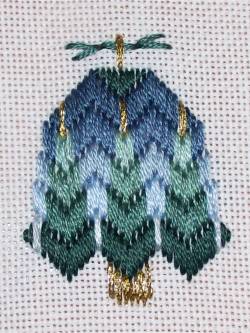 Stitching bargello embroidery on Aida cloth 
