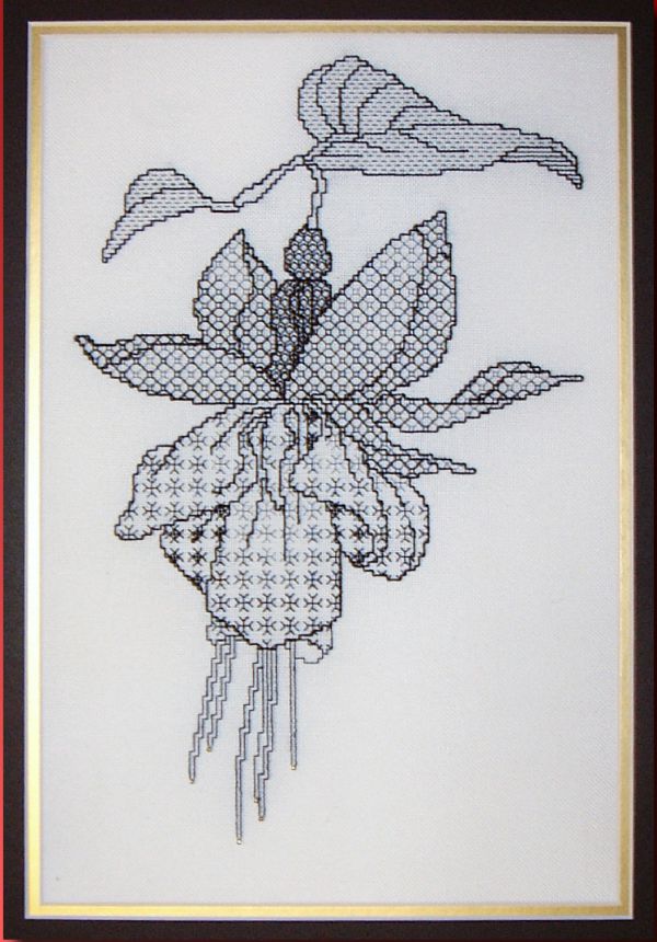 Explore blackwork flower patterns designed for beauty and clarity. From simple outlines to softly shaded blooms—download charts and start stitching today.