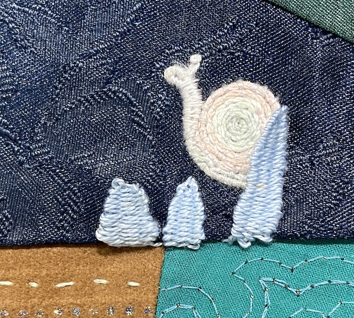 Woven picot in front of the snail