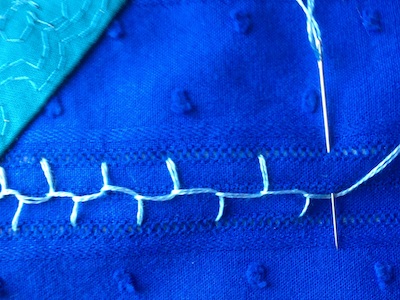 Cretan stitch barbed wire mistake — needle coming up on the centre line each time