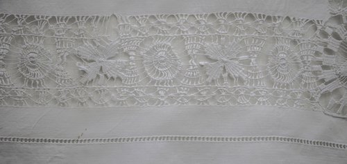 Drawn threadwork border