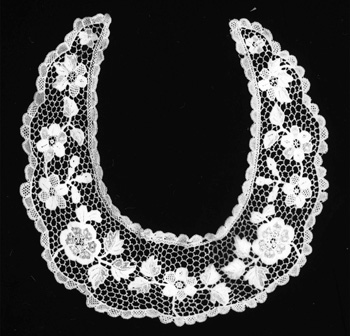 photo of an elaborate Youghall Needlelace collar